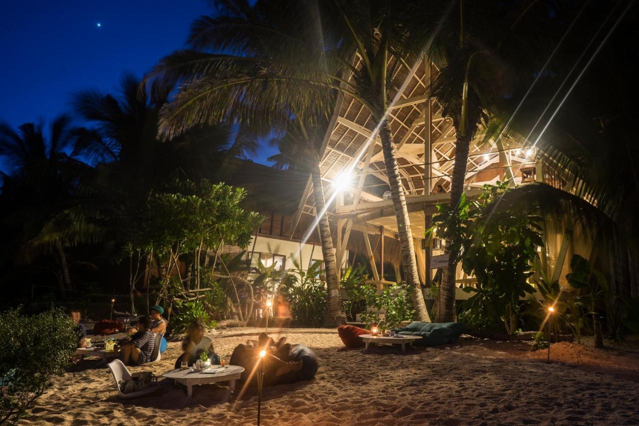 White Banana Beach Club Генерал-Луна Экстерьер фото